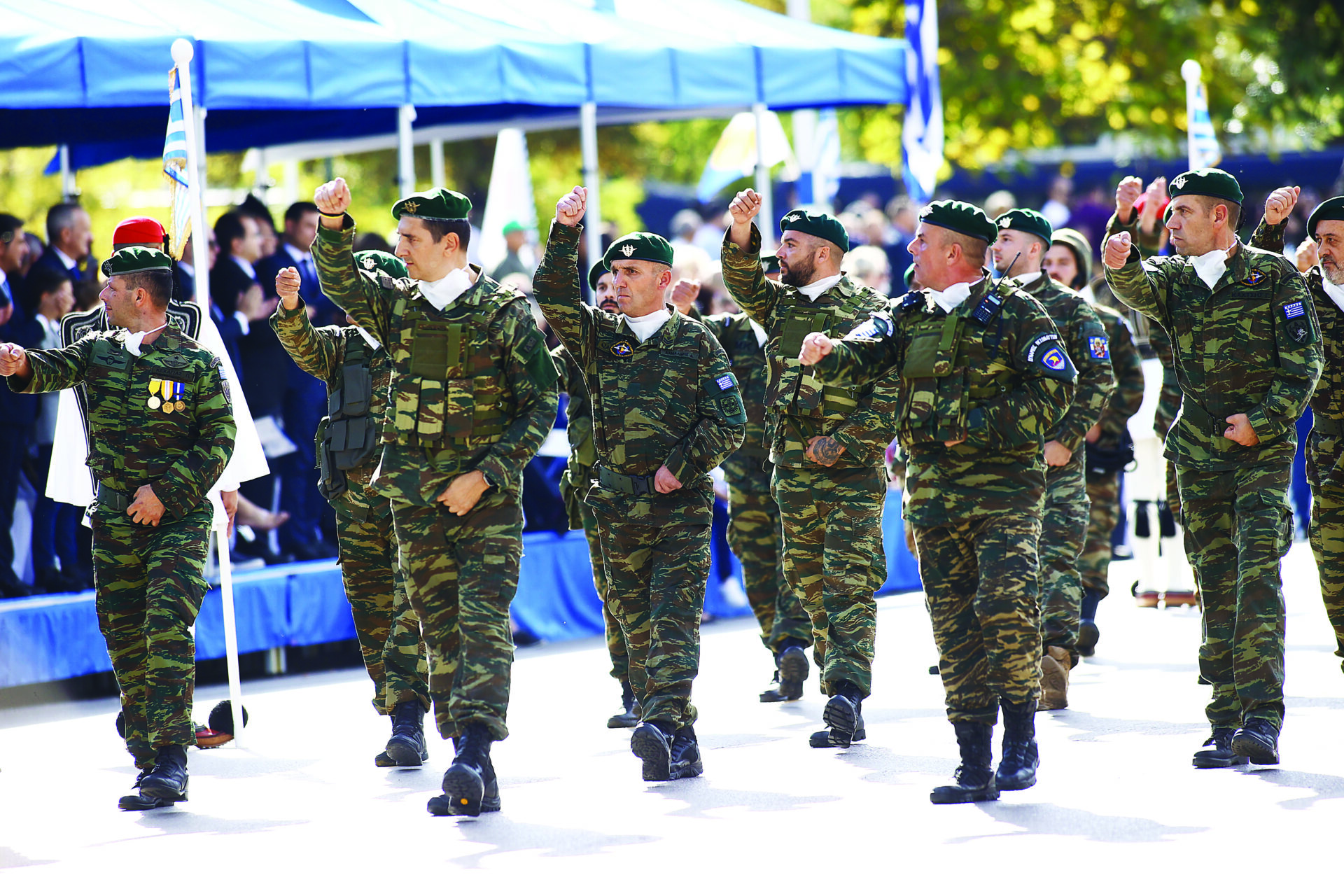 Στρατιωτική παρέλαση στην Θεσσαλονίκη για την Εθνική Επέτειο της 28ης Οκτωβρίου 1940. 