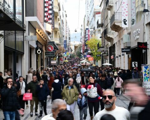 Τα καταστήματα που λειτουργούν σήμερα Θεοφάνια