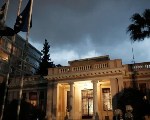 Σύσκεψη στο Μαξίμου υπό τον Μητσοτάκη για τους σεισμούς στη Σαντορίνη