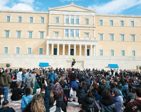 «Αστυνομικό κράτος» όταν επεμβαίνει, «ανεπαρκές» όταν δεν επεμβαίνει…