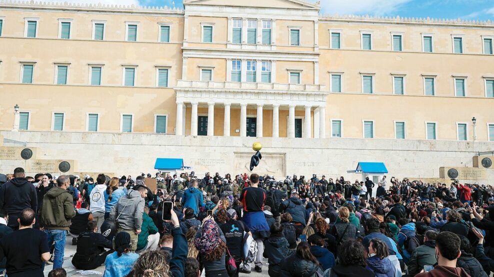 «Αστυνομικό κράτος» όταν επεμβαίνει, «ανεπαρκές» όταν δεν επεμβαίνει…